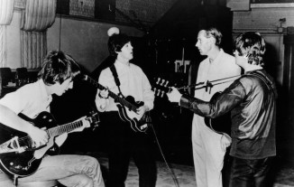 Beatles_and_George_Martin_in_studio_1966