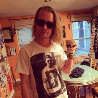 macaulay culkin and ryan gosling shirt war