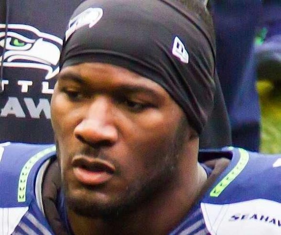 NFL Seahawks Athlete Derrick Coleman Gives Up Plane Seat for Marine ...