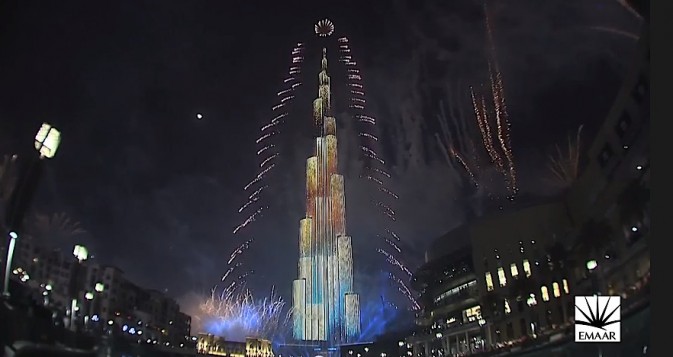 Dubai Skyscraper Produces Coolest New Year's Eve Spectacle (WATCH