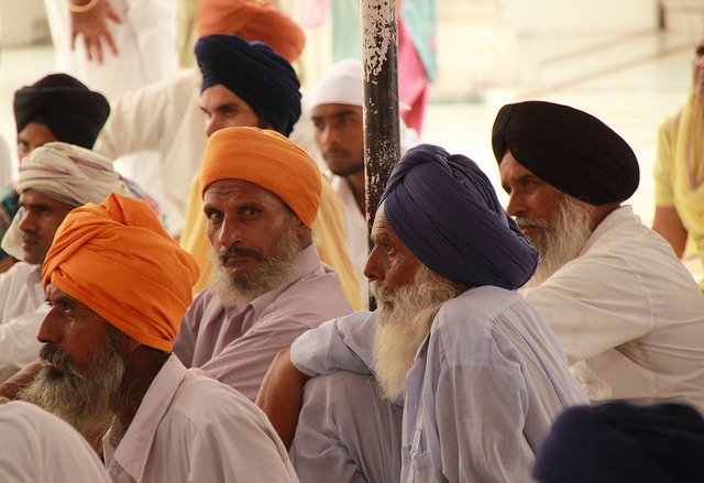 world-s-largest-free-kitchen-feeds-100-000-a-day-in-golden-temple