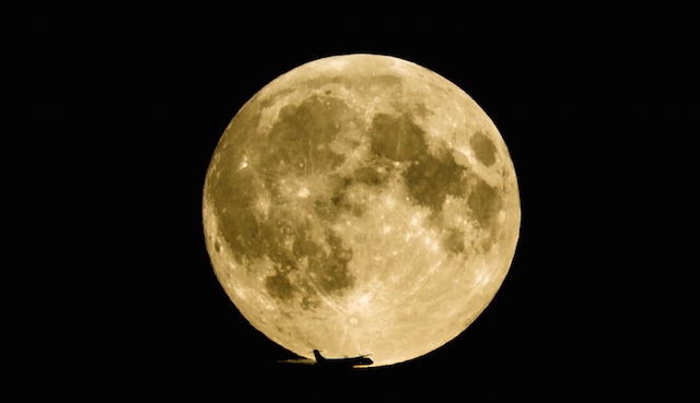 WATCH The Supermoon Lunar Eclipse Unfold in 90 Seconds