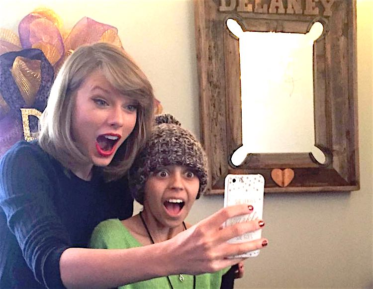 Taylor Swift Surprises Hospice Cancer Teen Visits Her For Christmas