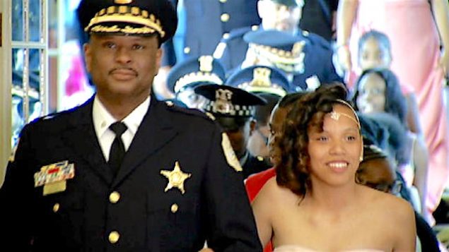 Chicago Police Escort Girls Without Fathers To Daddy Daughter Dance Good News Network