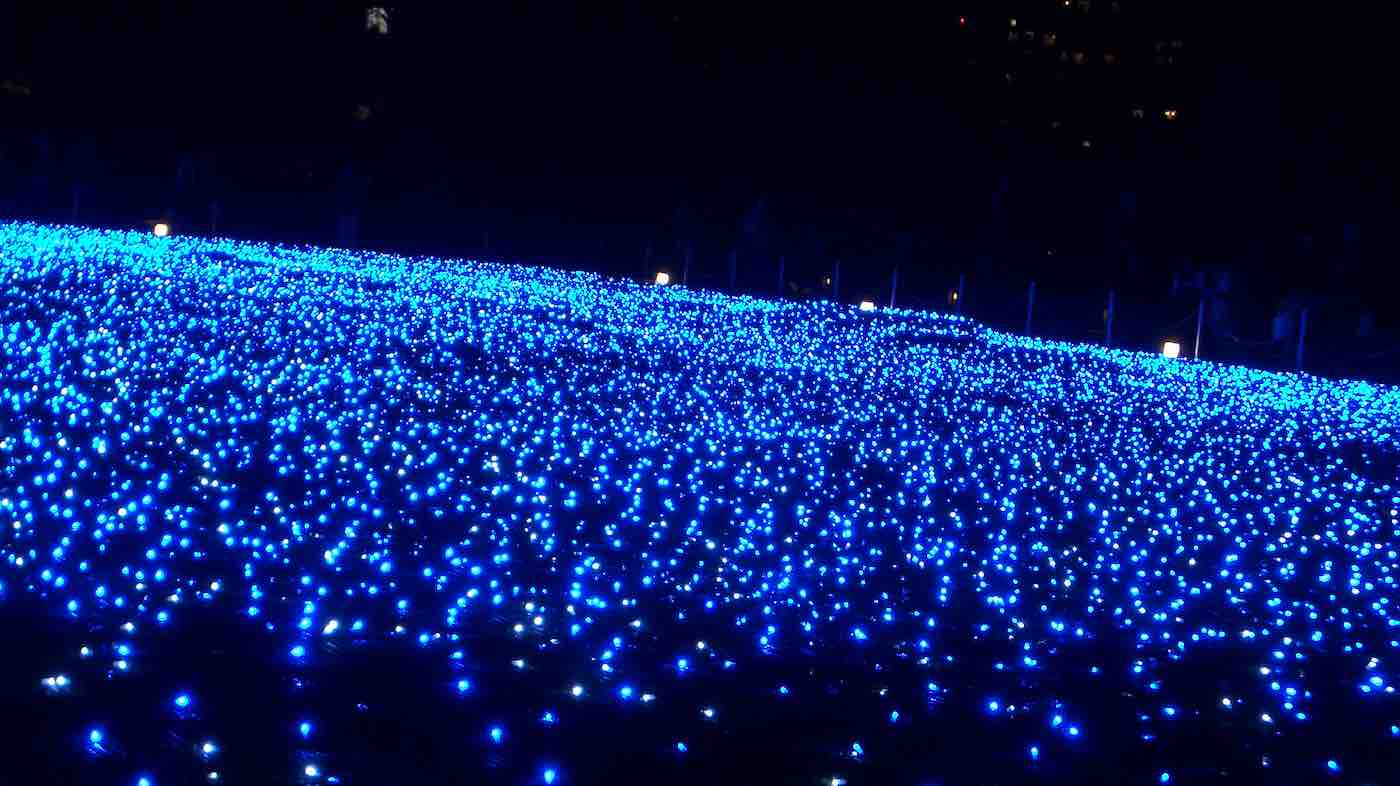 https://www.goodnewsnetwork.org/wp-content/uploads/2019/01/Field-of-Blue-Lights-Aki-Sato-via-Flickr.jpg