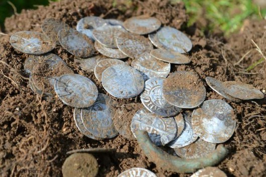 After Digging Up Thimbles for an Hour, Amateur Metal Detectives Stumble ...