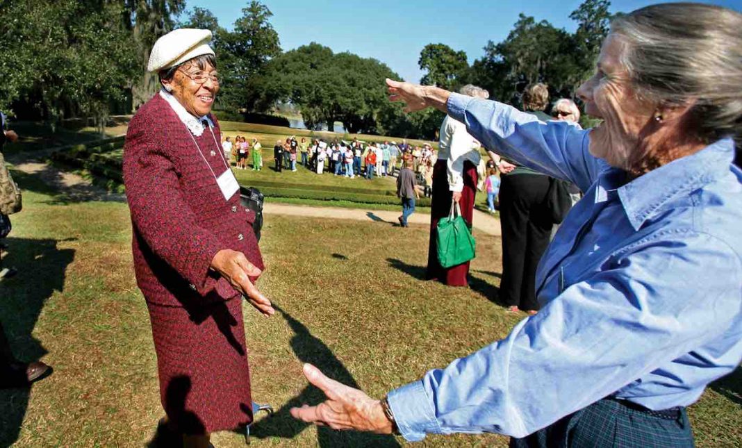 Descendants Of Slaves And Slave-Owners Are Bonding At South Carolina ...