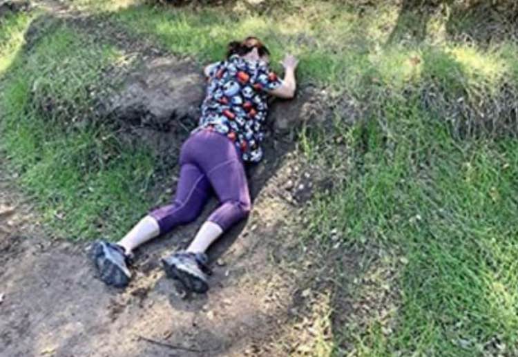 Woman 'rolls down mountain', leaves hilarious review about her 5-star  leggings