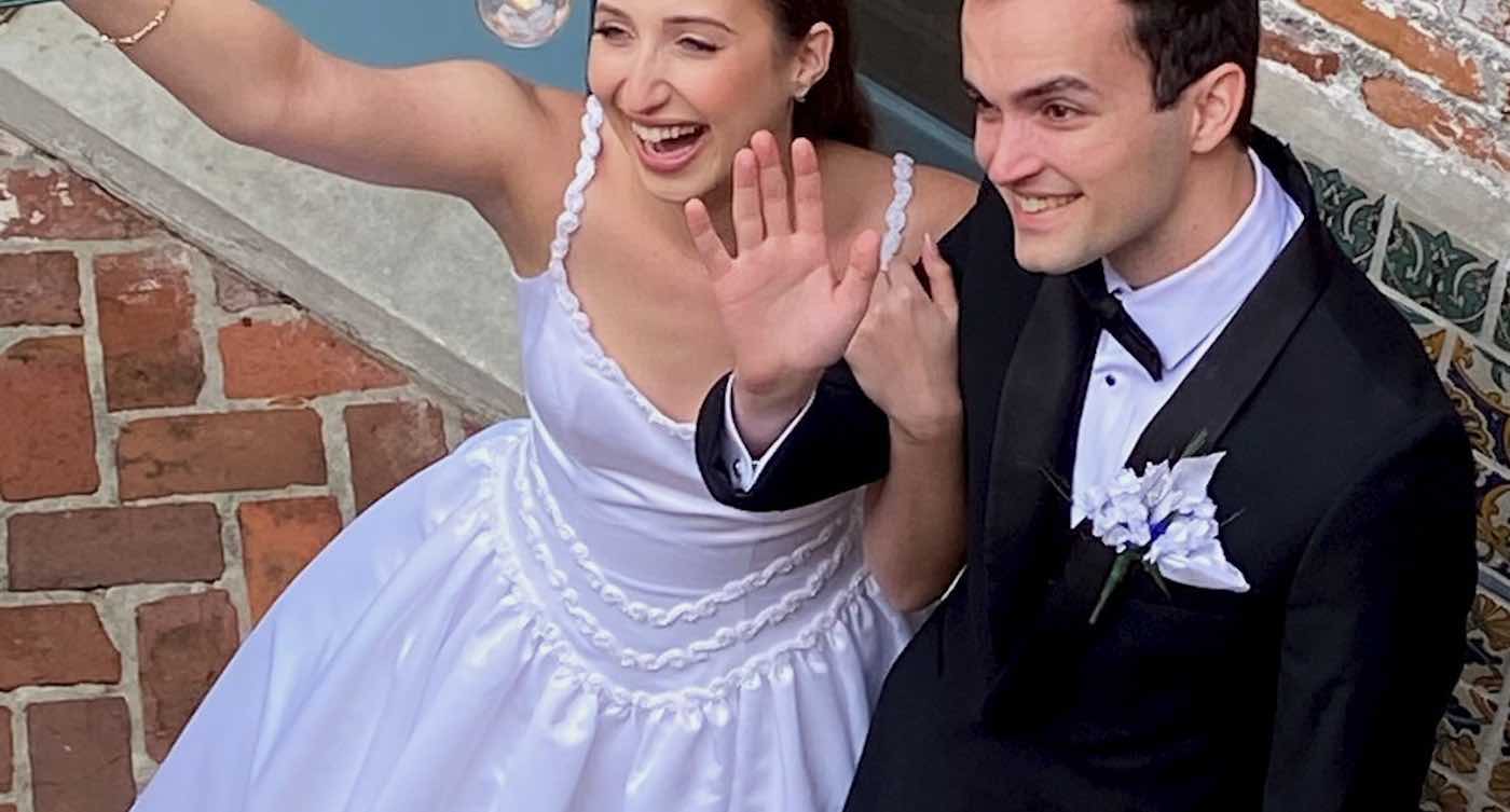 She Found Her Dream Wedding Dress for $25 at a Thrift Store–and ‘It Fit Like a Glove’